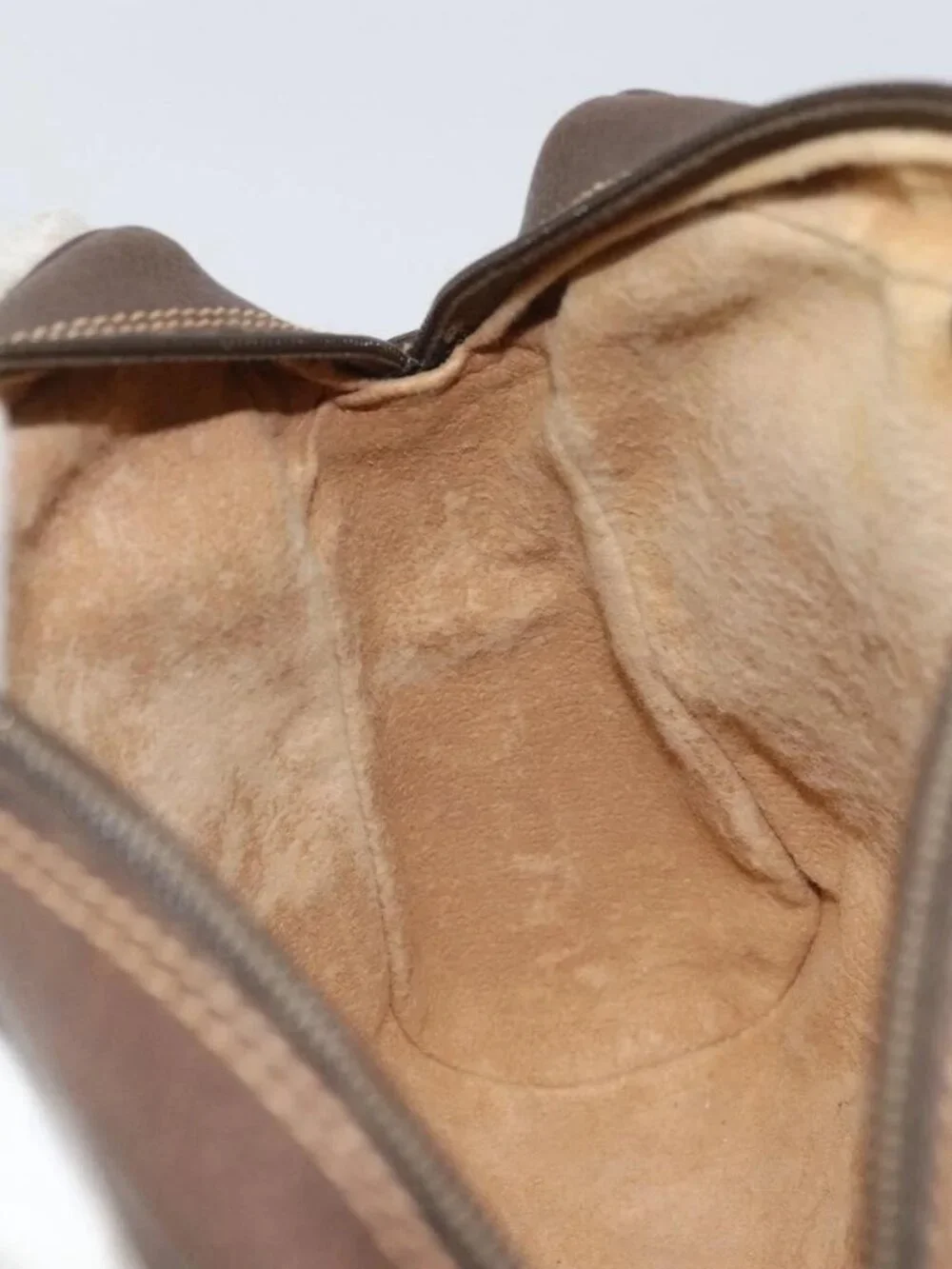 Gucci brand	gucci color	beige